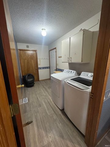 2011 S Haverhill Drive, Yorktown, IN 47396