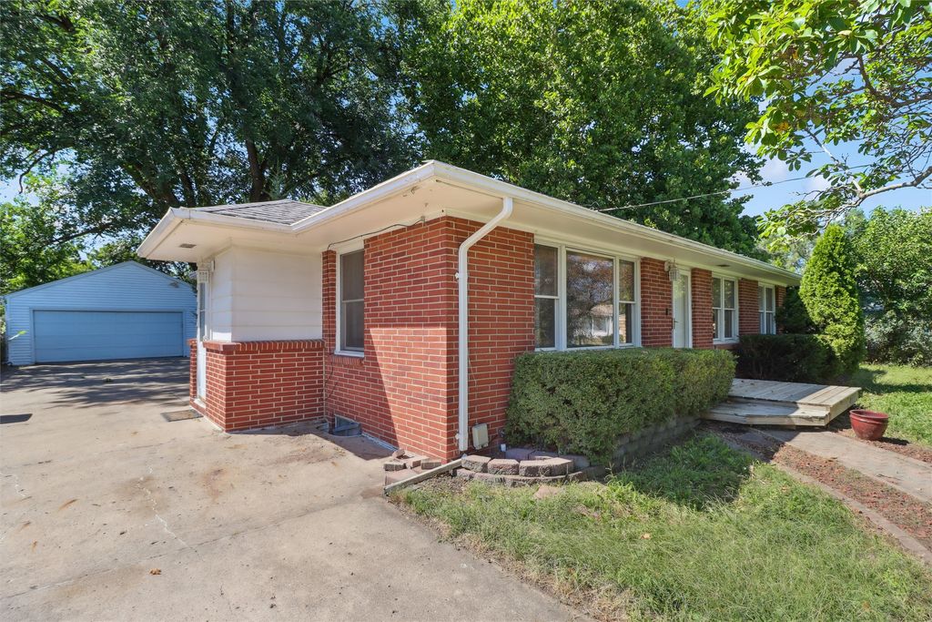 5170 NE 13th Street, Des Moines, IA 50313