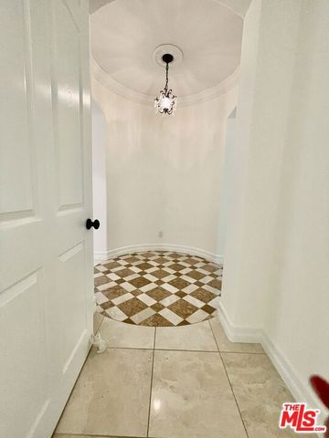 991 Deerhill Road, Oak Park, CA 91377
