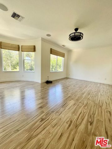 991 Deerhill Road, Oak Park, CA 91377