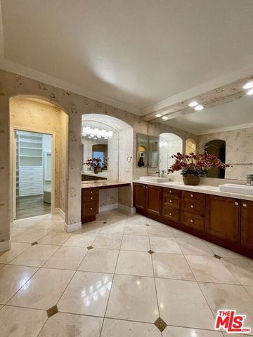 991 Deerhill Road, Oak Park, CA 91377