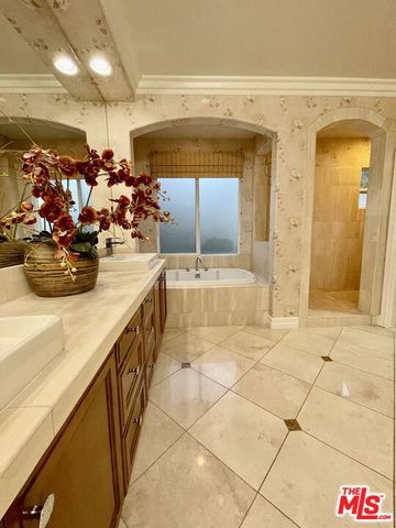 991 Deerhill Road, Oak Park, CA 91377