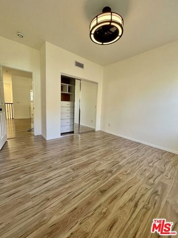 991 Deerhill Road, Oak Park, CA 91377