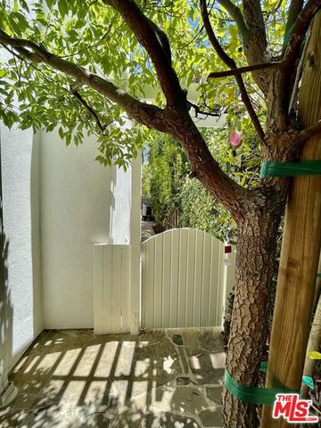991 Deerhill Road, Oak Park, CA 91377