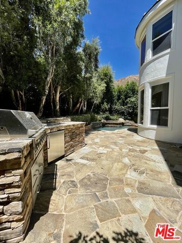991 Deerhill Road, Oak Park, CA 91377