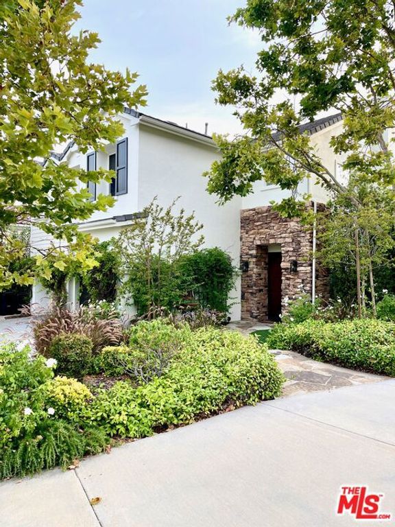 991 Deerhill Road, Oak Park, CA 91377