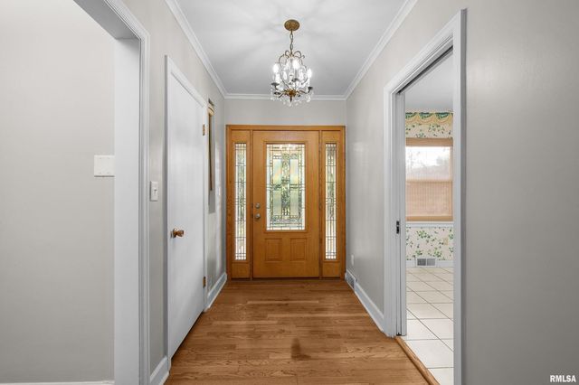 660 18TH Avenue, East Moline, IL 61244