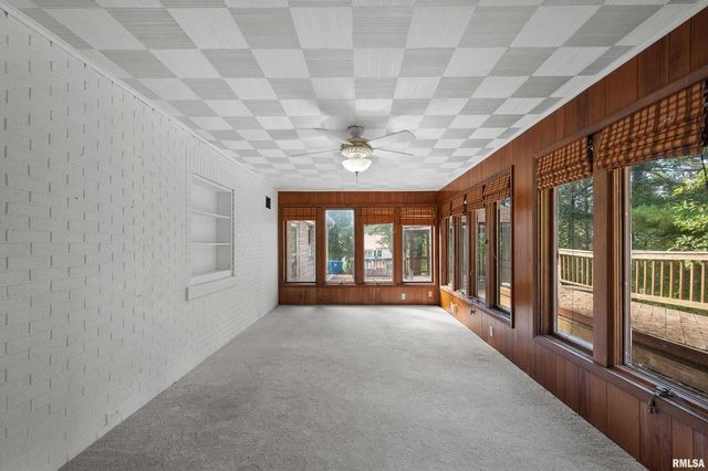 660 18TH Avenue, East Moline, IL 61244