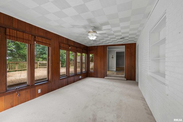 660 18TH Avenue, East Moline, IL 61244