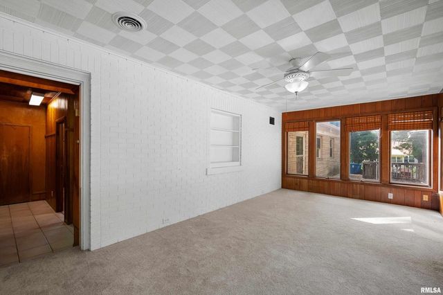 660 18TH Avenue, East Moline, IL 61244