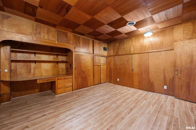 660 18TH Avenue, East Moline, IL 61244