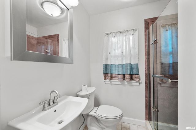 660 18TH Avenue, East Moline, IL 61244