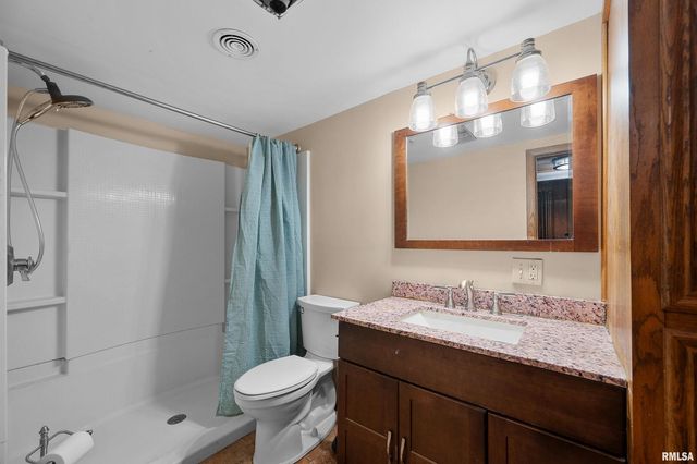 660 18TH Avenue, East Moline, IL 61244