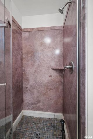 660 18TH Avenue, East Moline, IL 61244