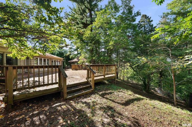 660 18TH Avenue, East Moline, IL 61244