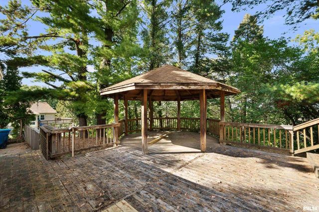 660 18TH Avenue, East Moline, IL 61244