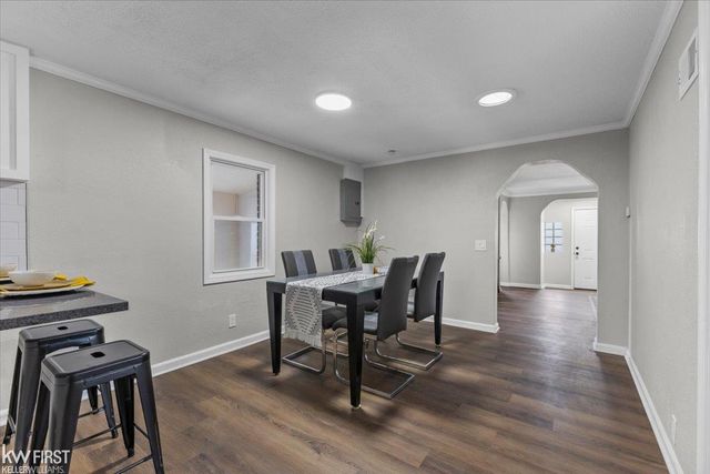 7205 Williams Lake Road, Waterford, MI 48329