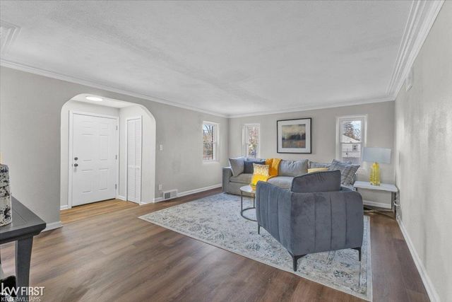 7205 Williams Lake Road, Waterford, MI 48329