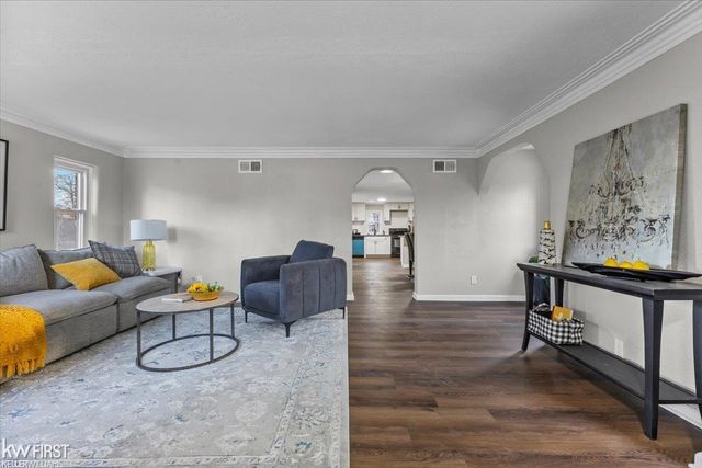 7205 Williams Lake Road, Waterford, MI 48329