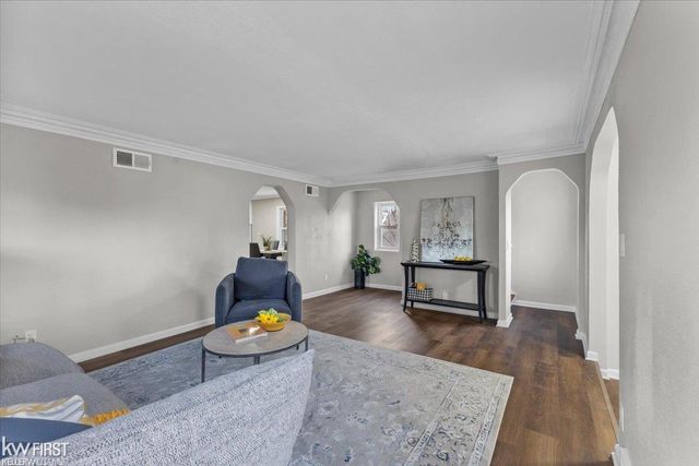 7205 Williams Lake Road, Waterford, MI 48329