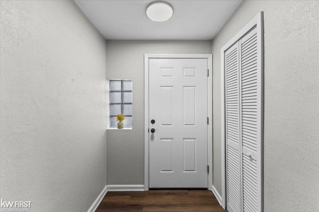 7205 Williams Lake Road, Waterford, MI 48329