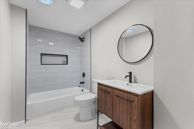 7205 Williams Lake Road, Waterford, MI 48329