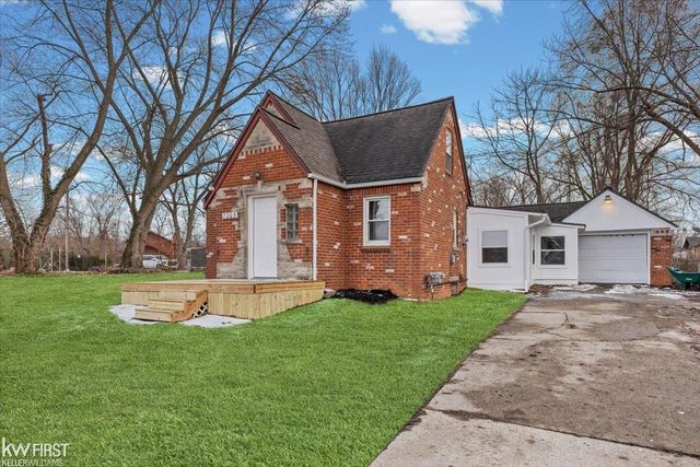 7205 Williams Lake Road, Waterford, MI 48329