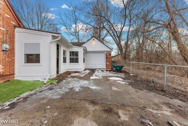 7205 Williams Lake Road, Waterford, MI 48329