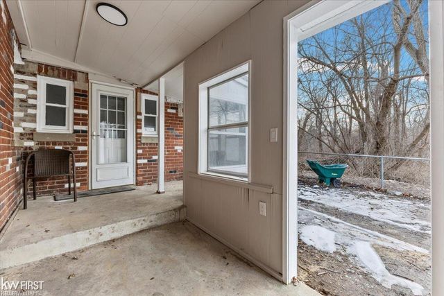 7205 Williams Lake Road, Waterford, MI 48329