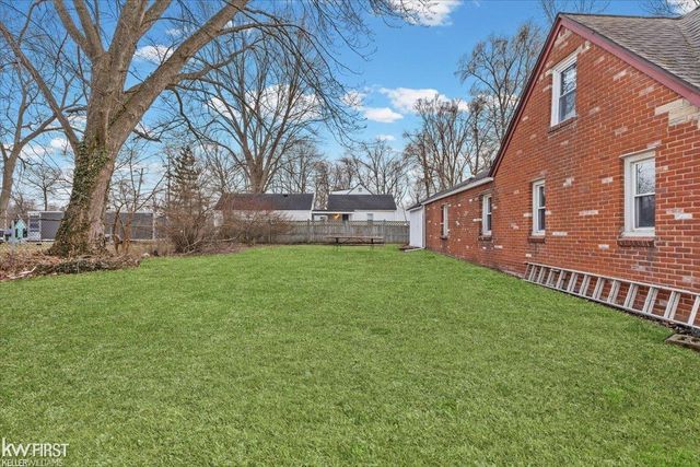 7205 Williams Lake Road, Waterford, MI 48329