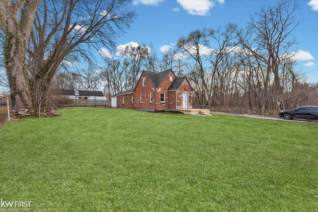 7205 Williams Lake Road, Waterford, MI 48329