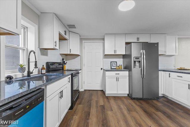 7205 Williams Lake Road, Waterford, MI 48329