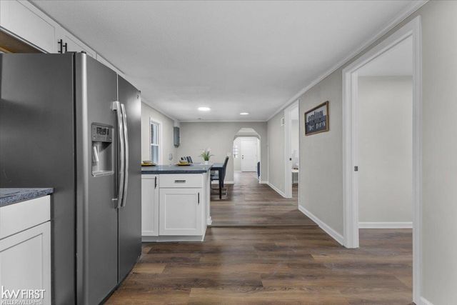 7205 Williams Lake Road, Waterford, MI 48329