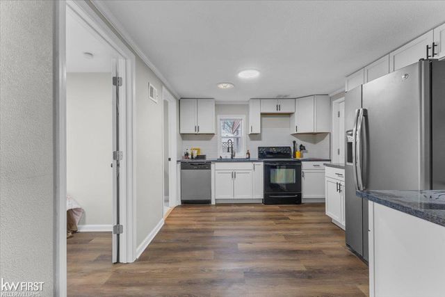 7205 Williams Lake Road, Waterford, MI 48329