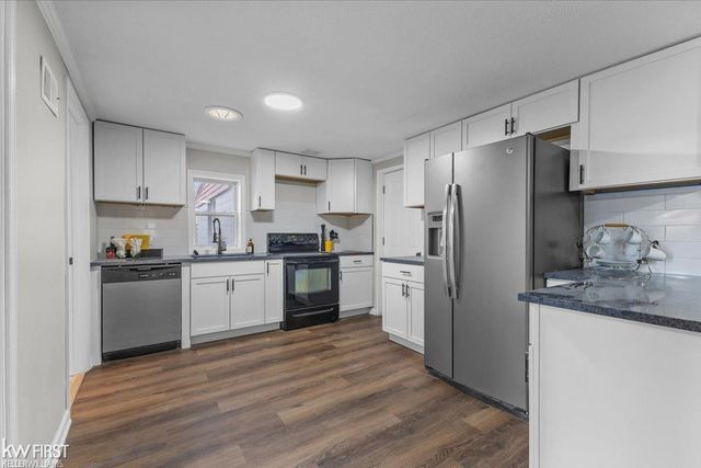 7205 Williams Lake Road, Waterford, MI 48329