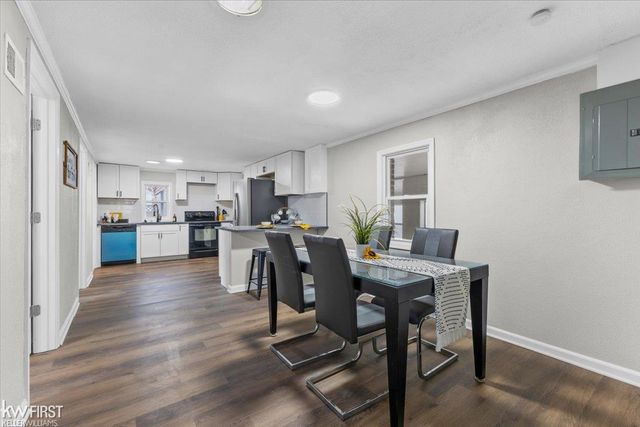 7205 Williams Lake Road, Waterford, MI 48329