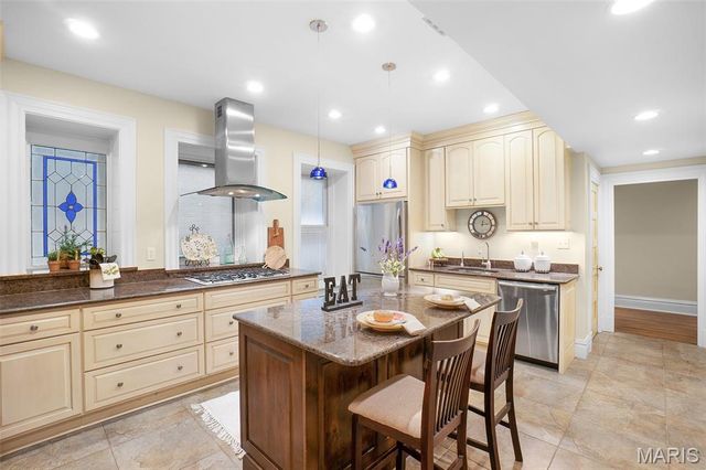 4 N Kingshighway Boulevard 4D, St Louis, MO 63108