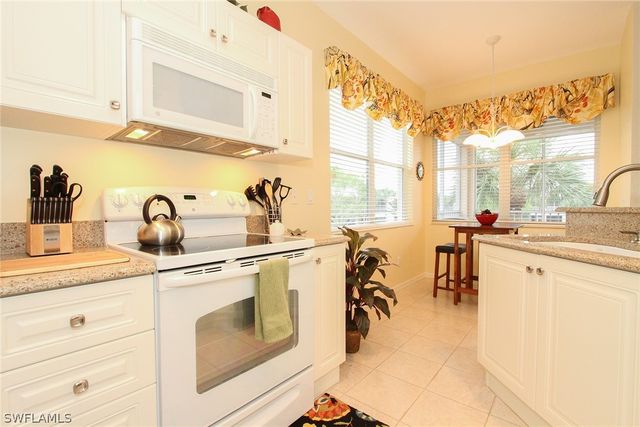 4615 Hawks Nest DR B-201, Naples, FL 34114