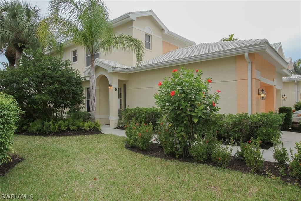 4615 Hawks Nest DR B-201, Naples, FL 34114