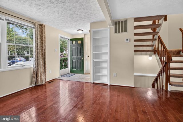 7988 TYSON OAKS CIR, Vienna, VA 22182