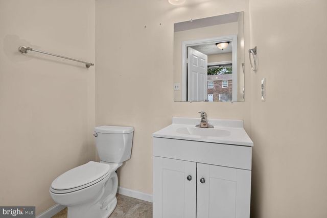 7988 TYSON OAKS CIR, Vienna, VA 22182
