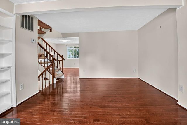 7988 TYSON OAKS CIR, Vienna, VA 22182