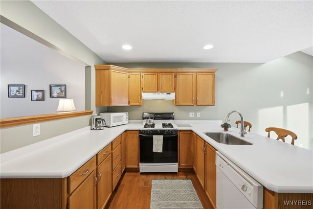 93 Carla Lane, West Seneca, NY 14224