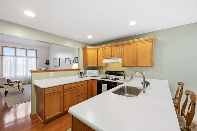 93 Carla Lane, West Seneca, NY 14224