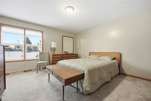 93 Carla Lane, West Seneca, NY 14224