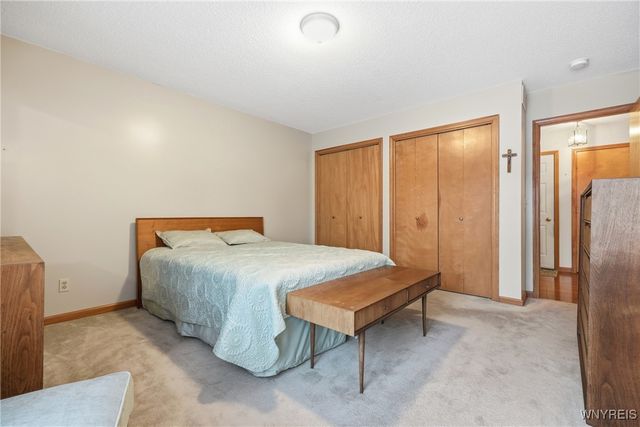 93 Carla Lane, West Seneca, NY 14224