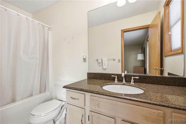 93 Carla Lane, West Seneca, NY 14224