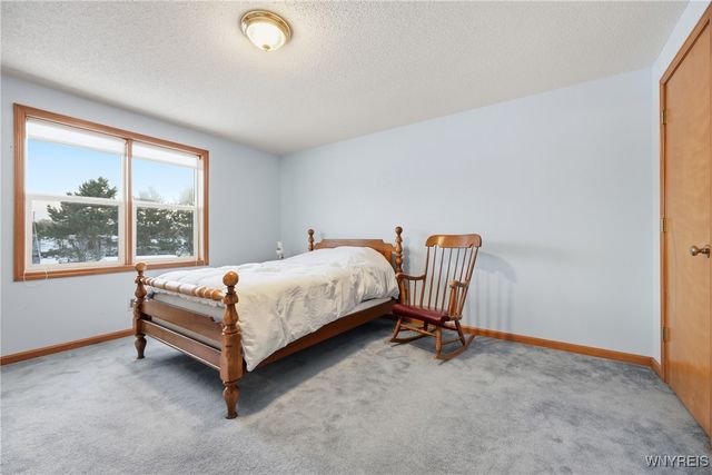 93 Carla Lane, West Seneca, NY 14224