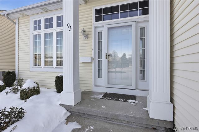 93 Carla Lane, West Seneca, NY 14224