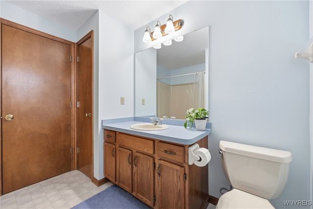 93 Carla Lane, West Seneca, NY 14224